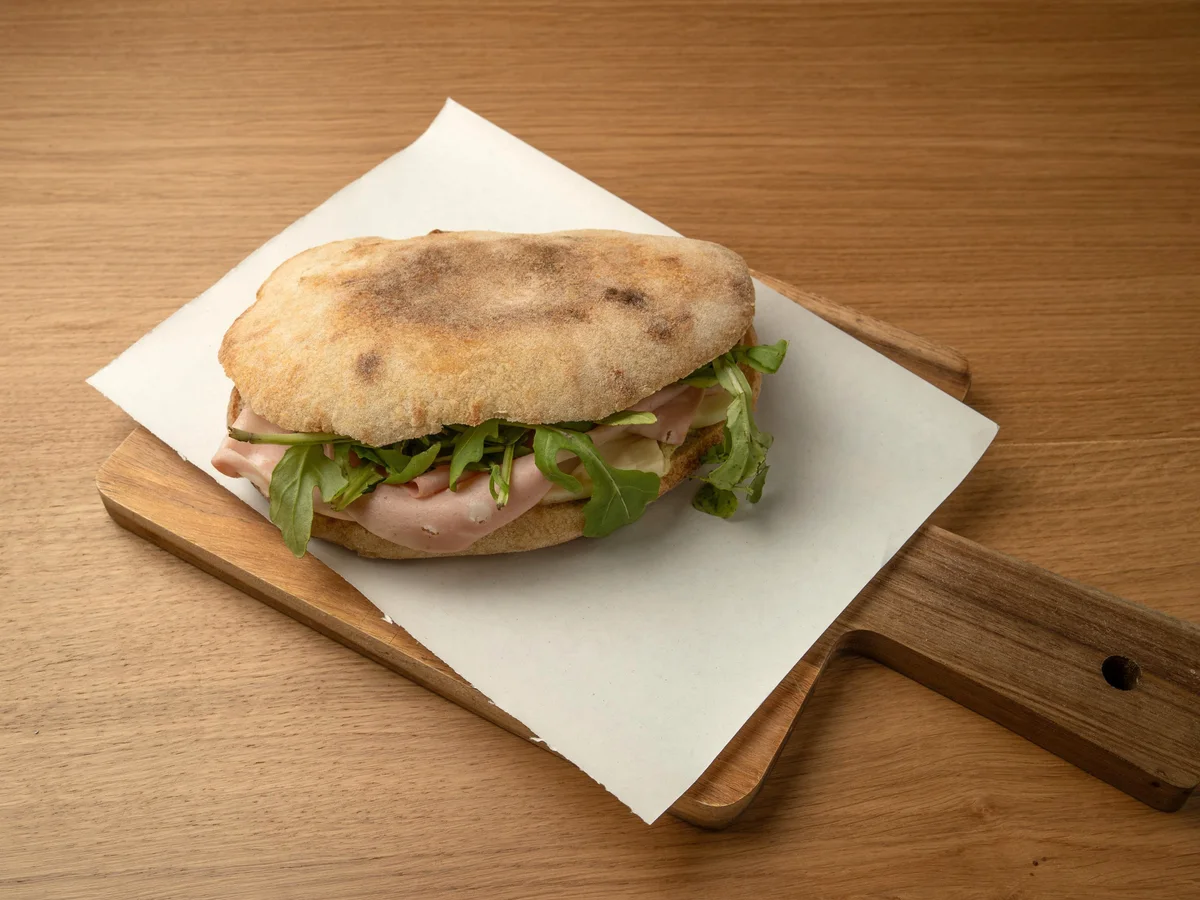 Ciabatta Panino mit Mortadella und Rucola
